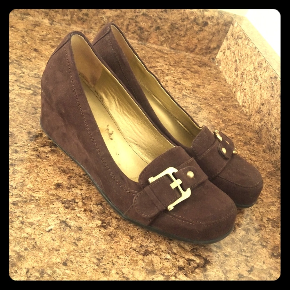 Brown low wedges